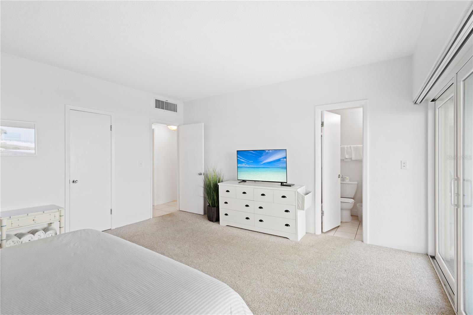 JAMAICA ROYALE ELEV APTS - Residential