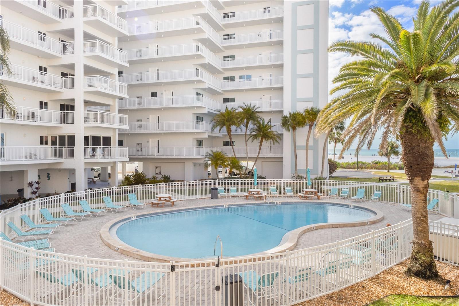 JAMAICA ROYALE ELEV APTS - Residential