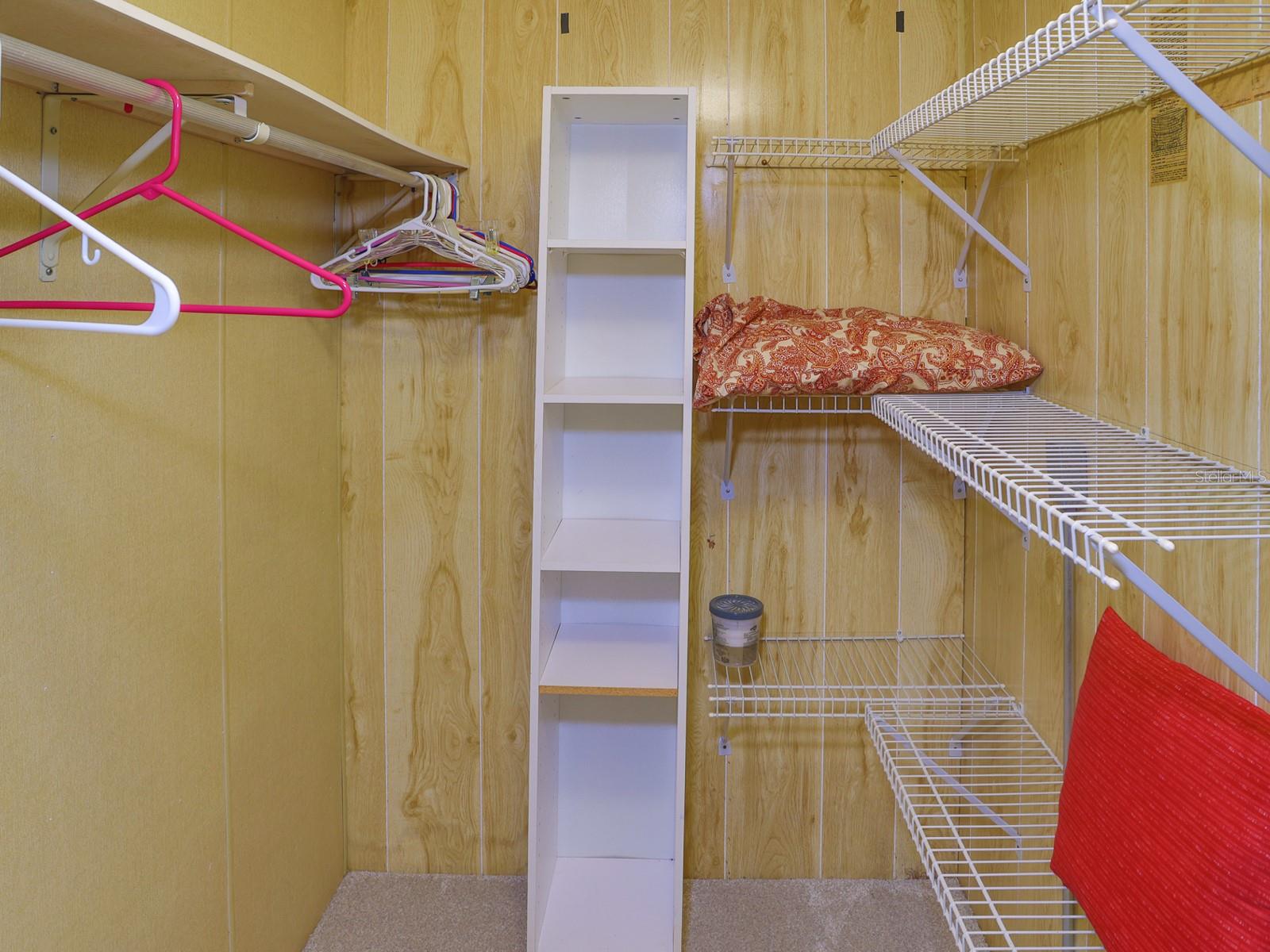 FLORAL LAKES - Residential