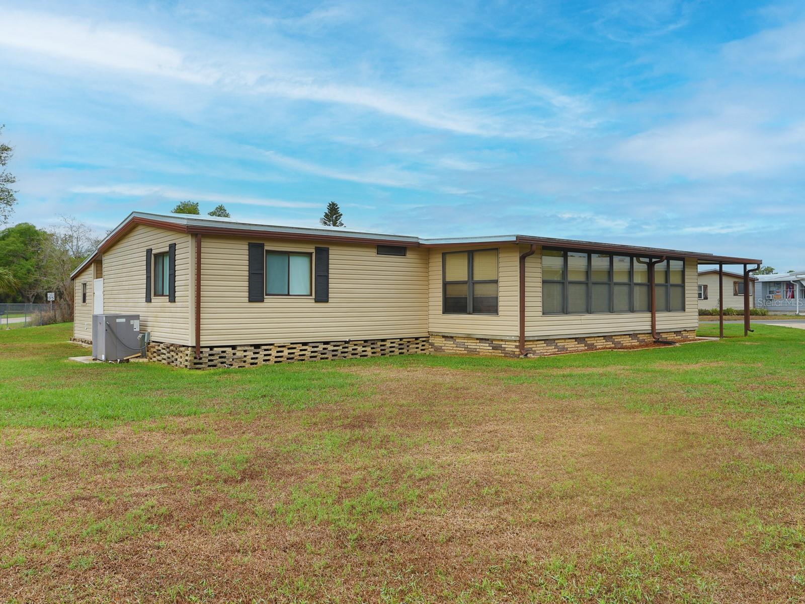 FLORAL LAKES - Residential