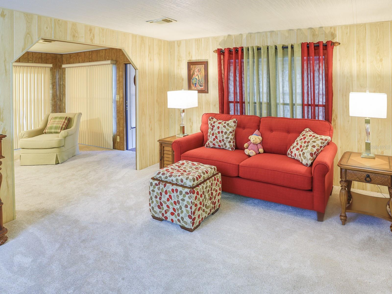 FLORAL LAKES - Residential