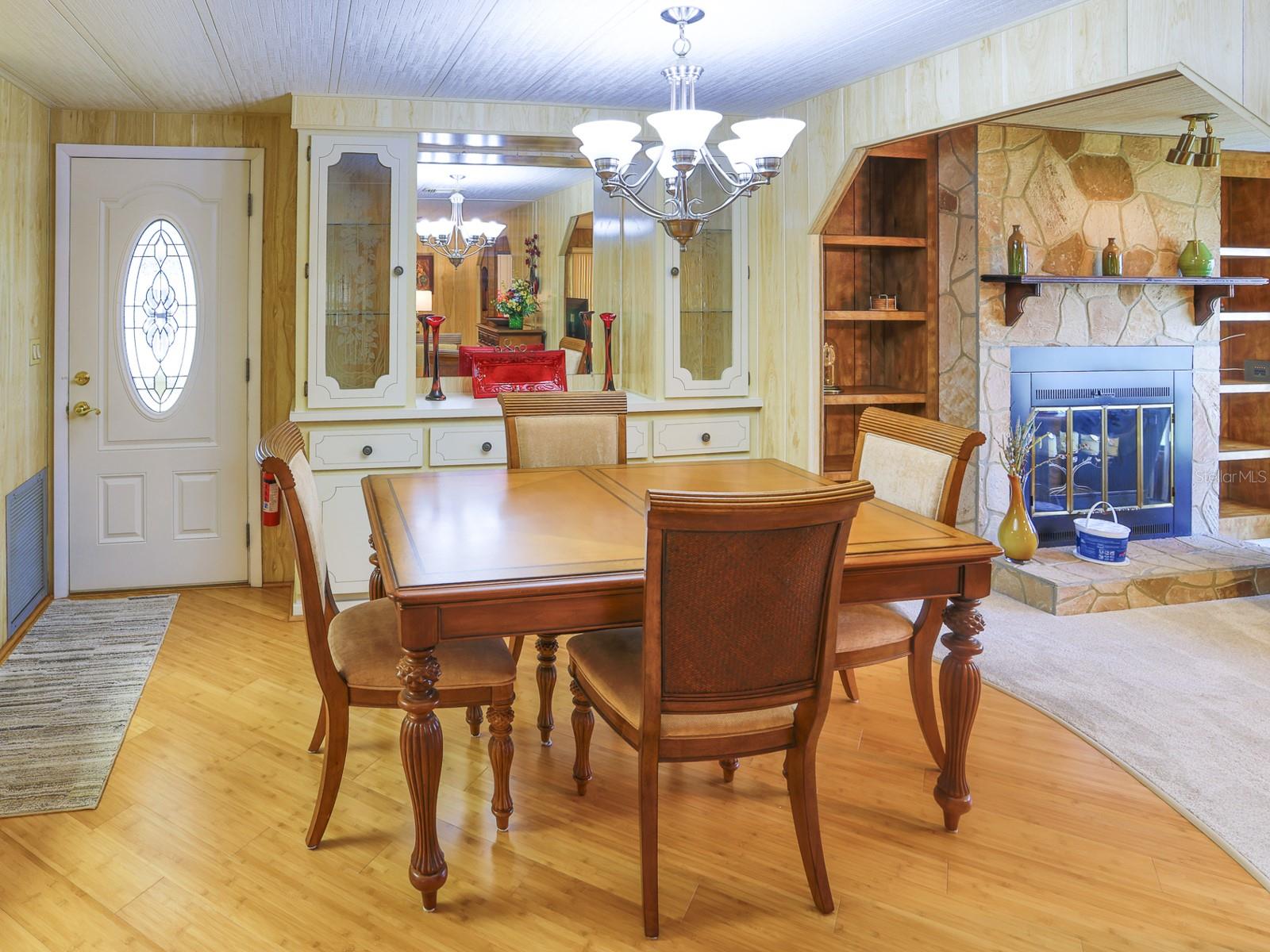 FLORAL LAKES - Residential