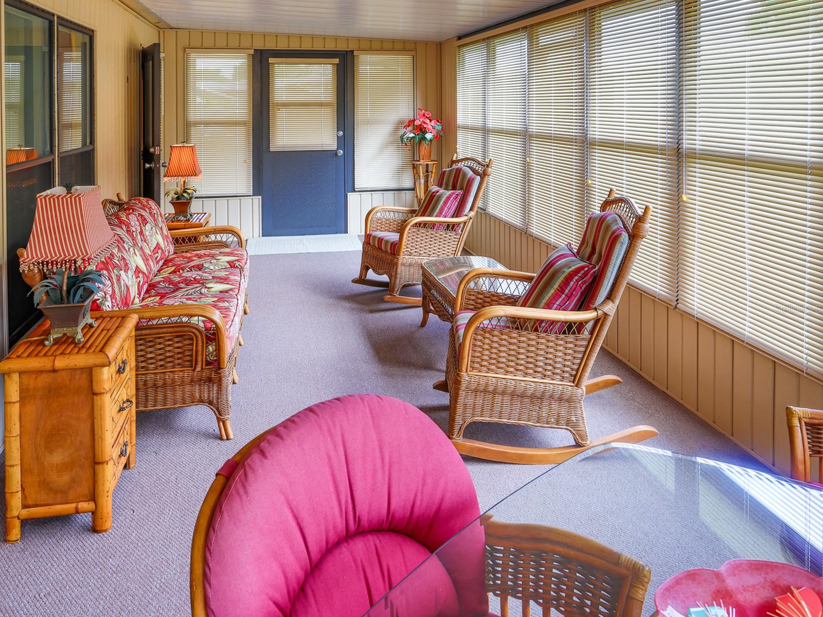 FLORAL LAKES - Residential