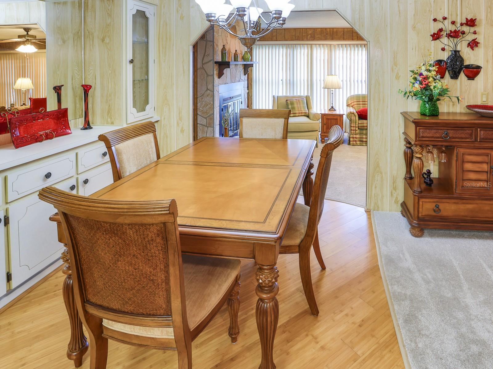 FLORAL LAKES - Residential