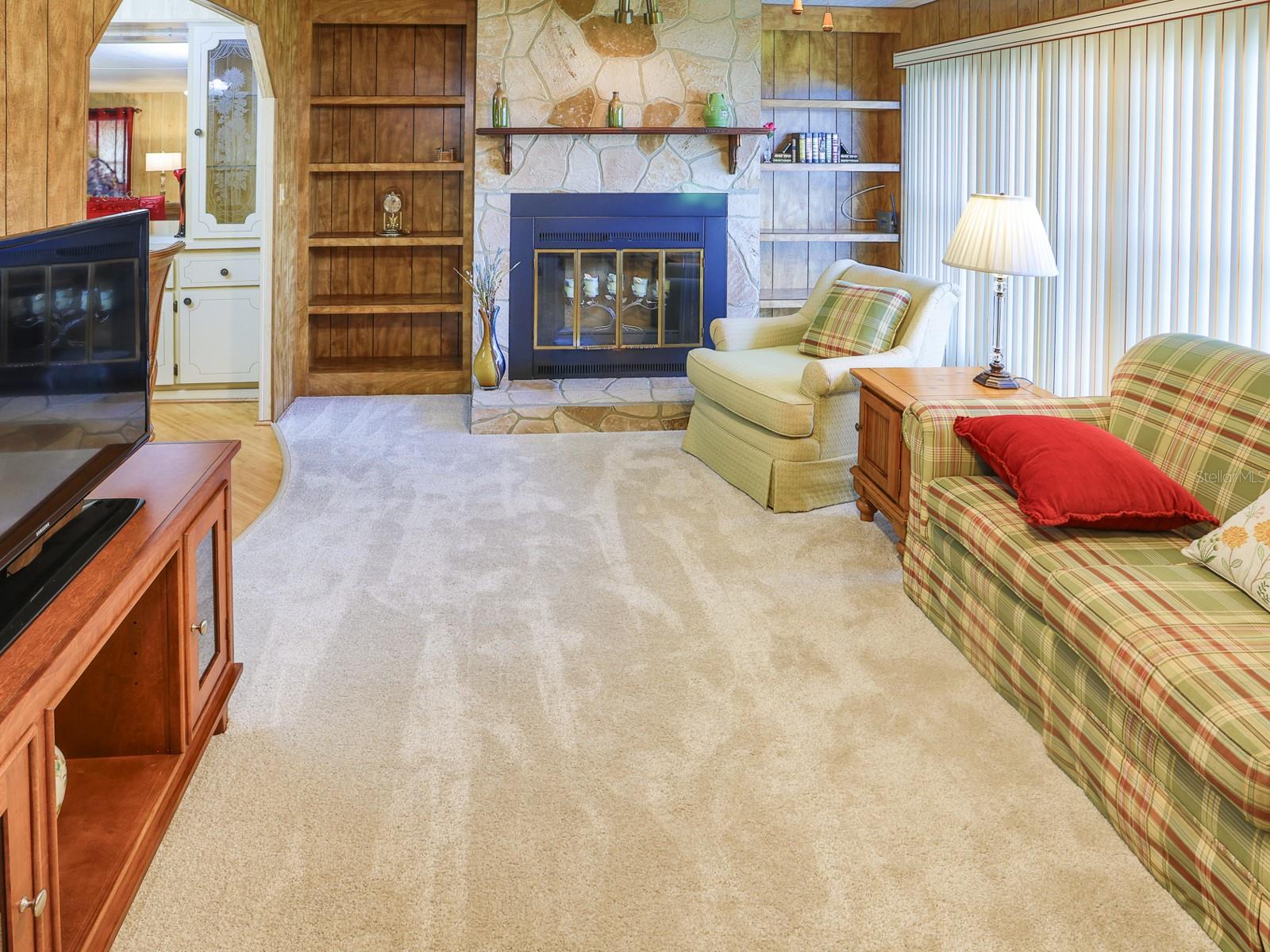 FLORAL LAKES - Residential