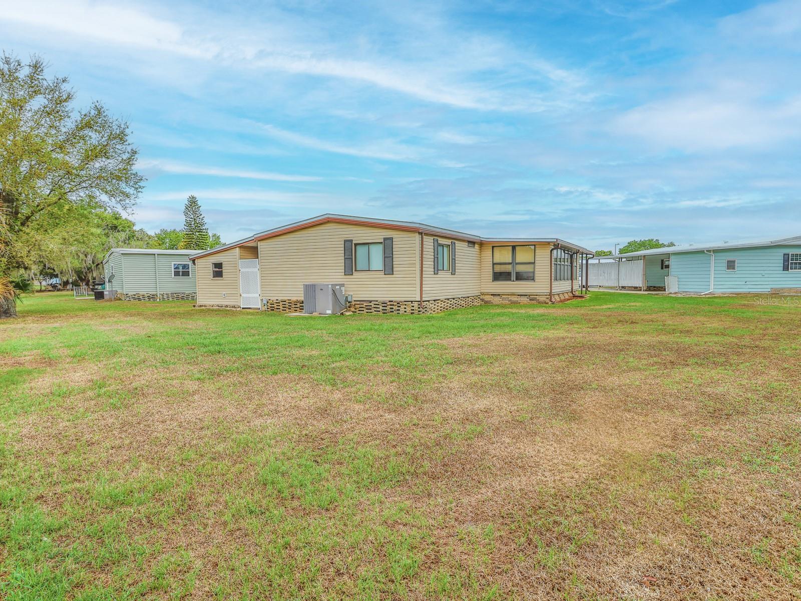 FLORAL LAKES - Residential