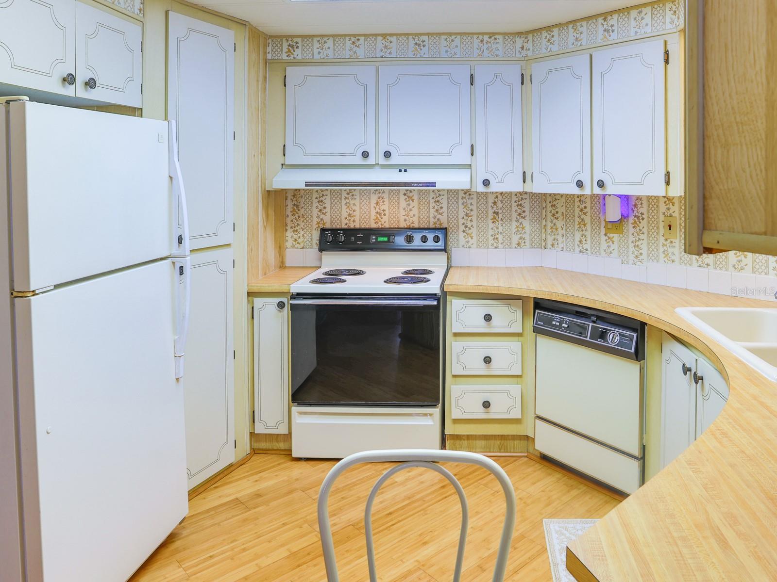 FLORAL LAKES - Residential