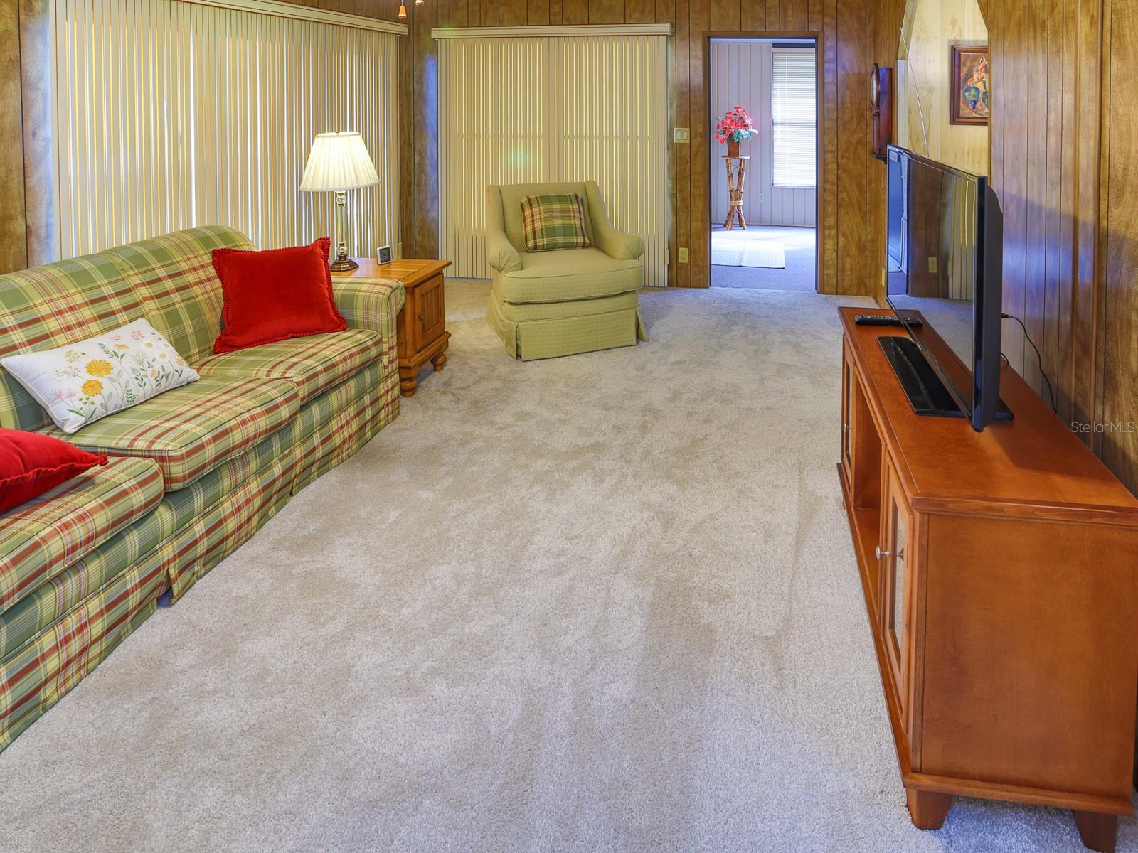 FLORAL LAKES - Residential