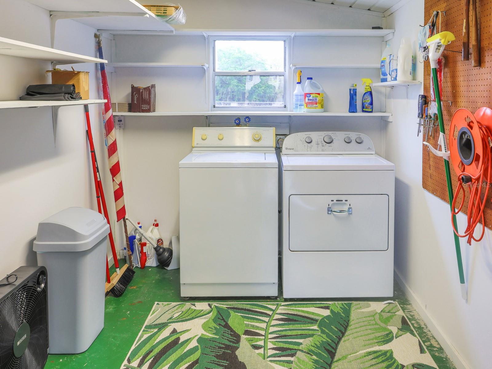 FLORAL LAKES - Residential