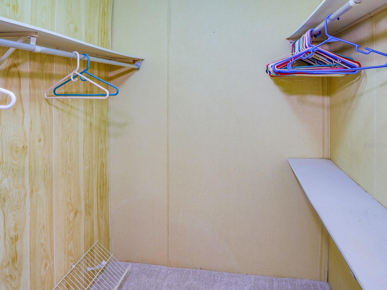 FLORAL LAKES - Residential