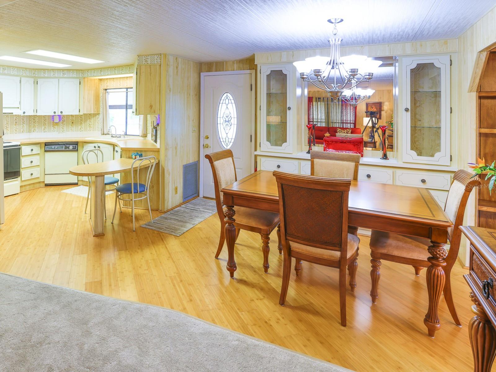 FLORAL LAKES - Residential