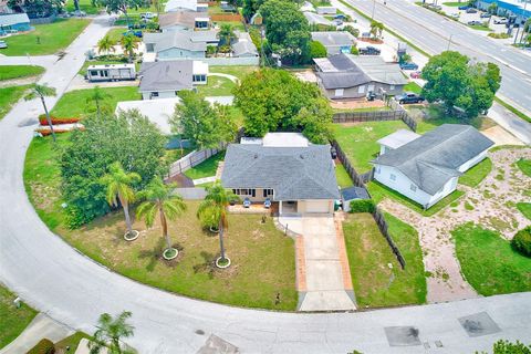 A home in SEMINOLE