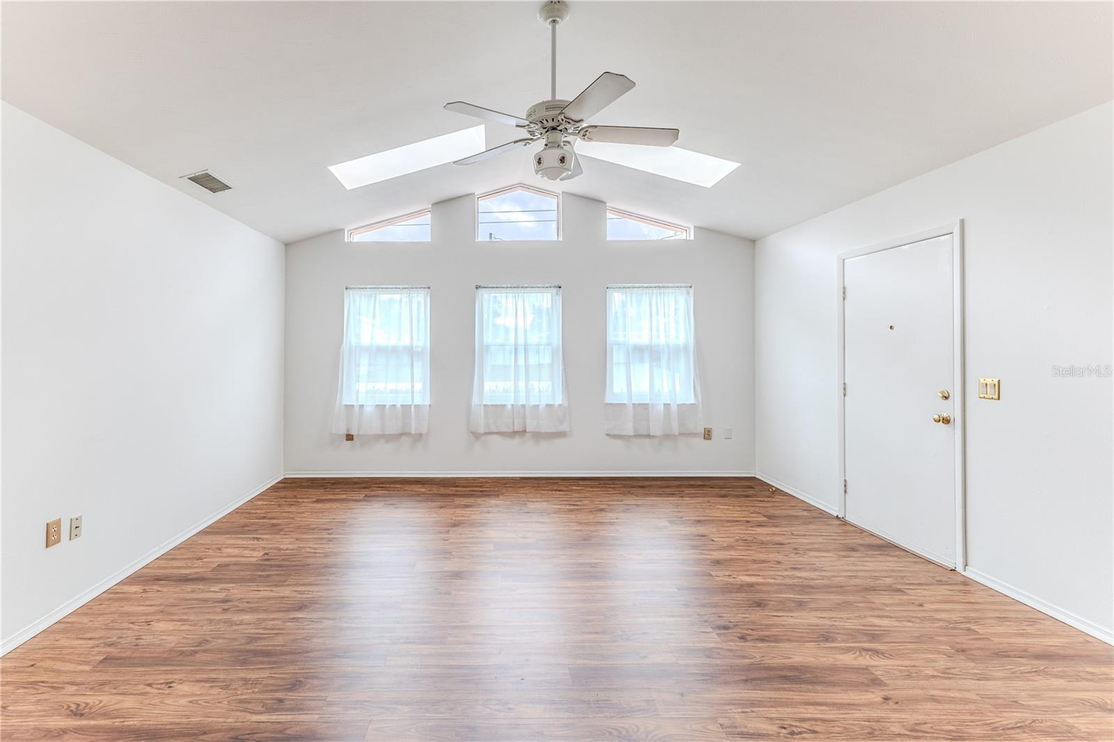 SPRING HILL - Residential