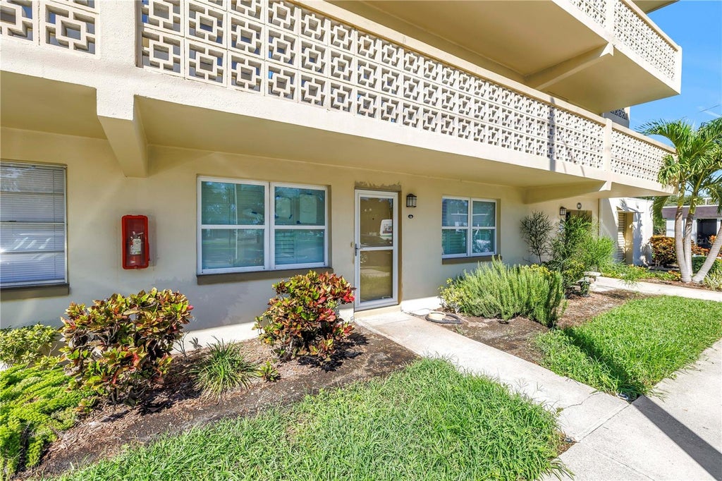 Photo of 951 79th Avenue N #120, St Petersburg, FL 33702 (MLS # TB8557568)