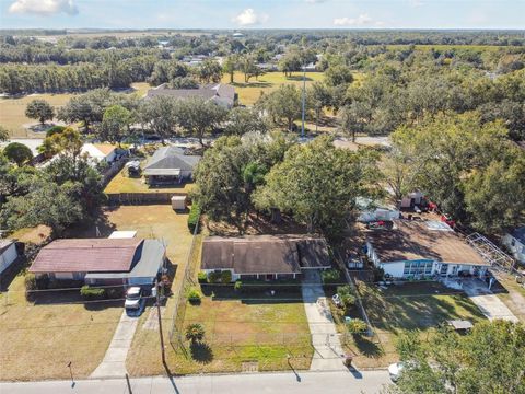 A home in LAKE WALES