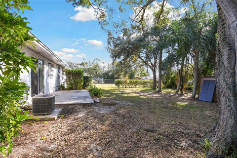 A home in LAKE WALES