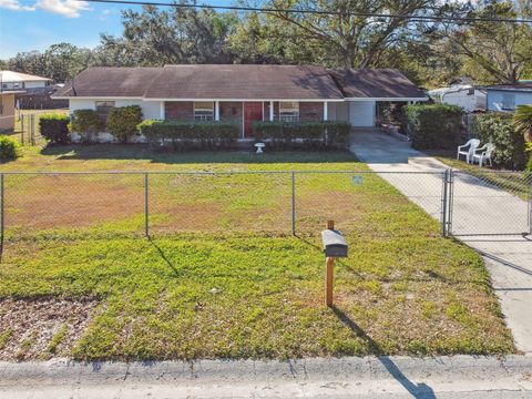 A home in LAKE WALES