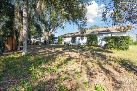 A home in LAKE WALES