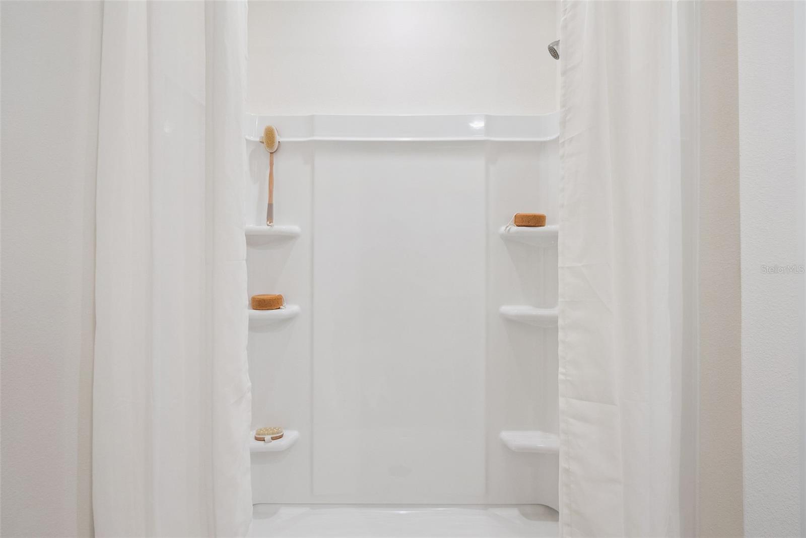 OAK POINTE - Residential