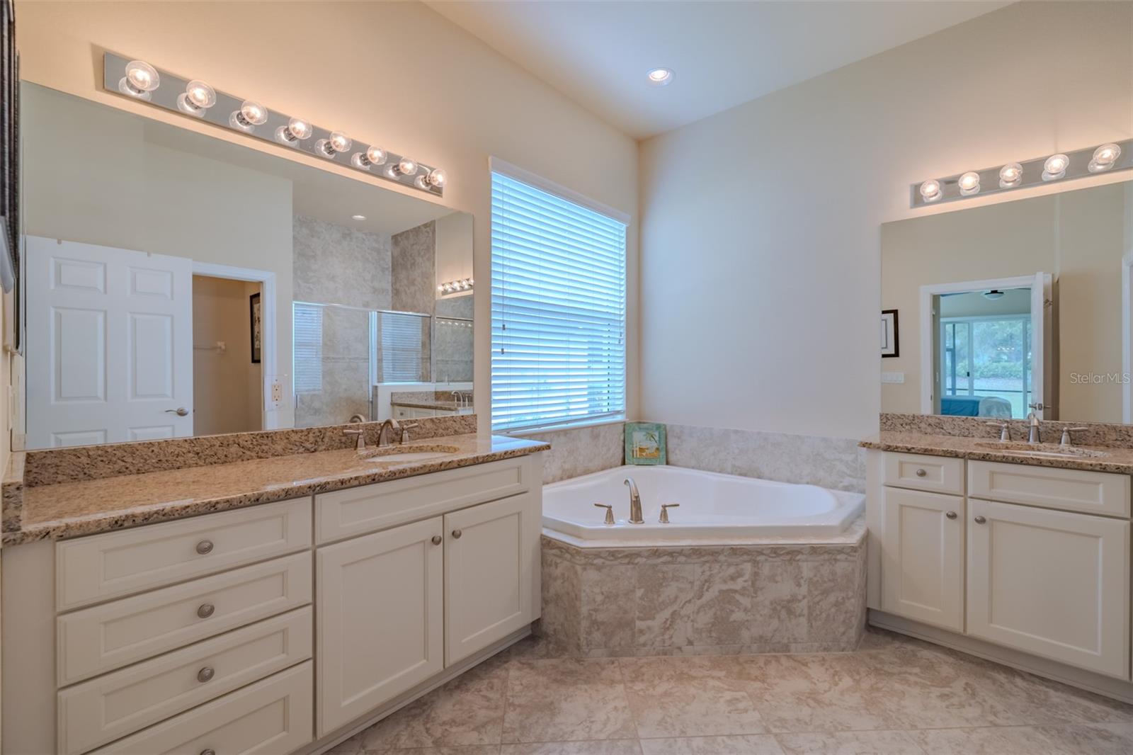 VALENCIA LAKES TR D PH 1 - Residential