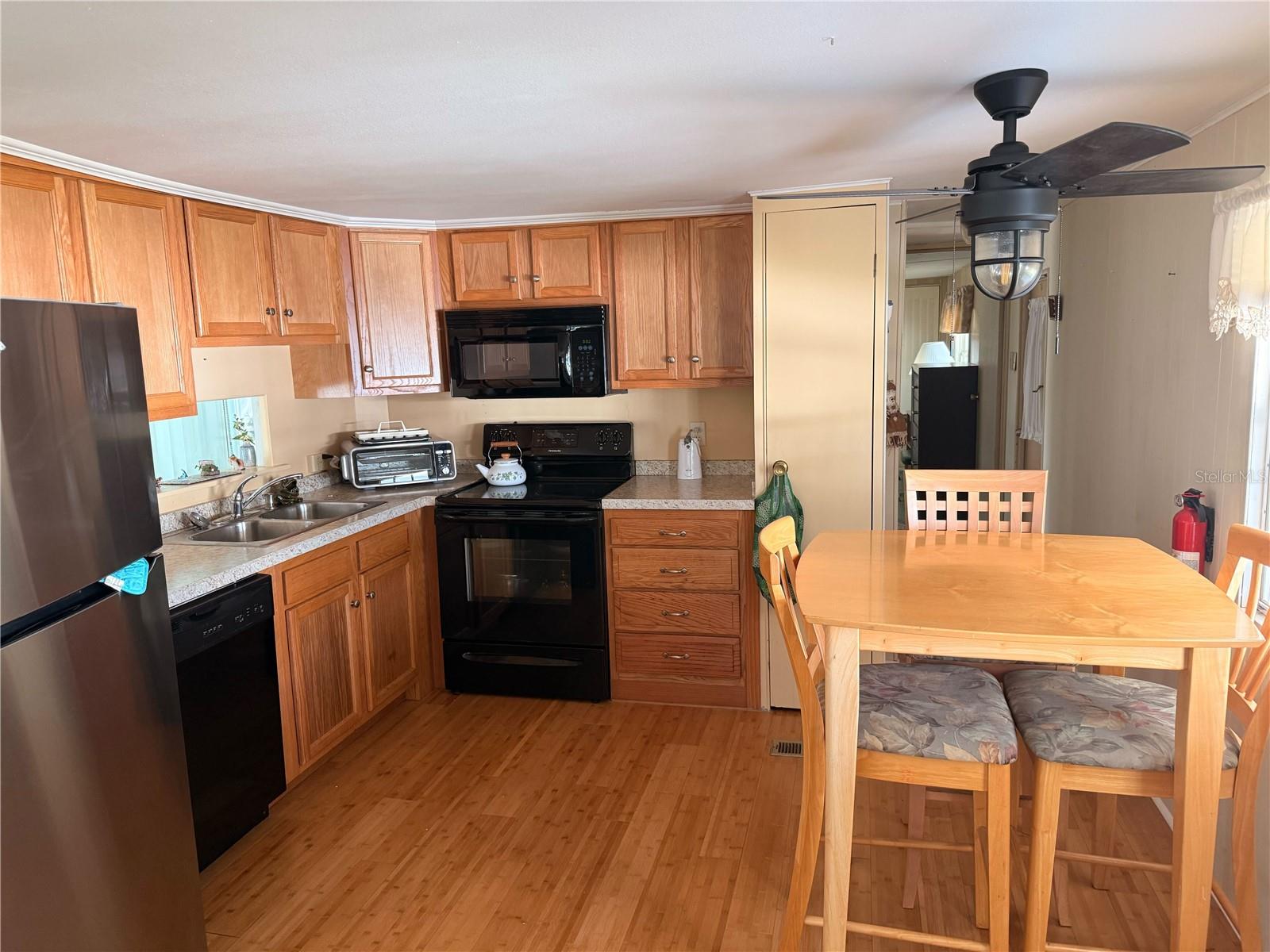 LEISURE LAKE CO-OP - Residential