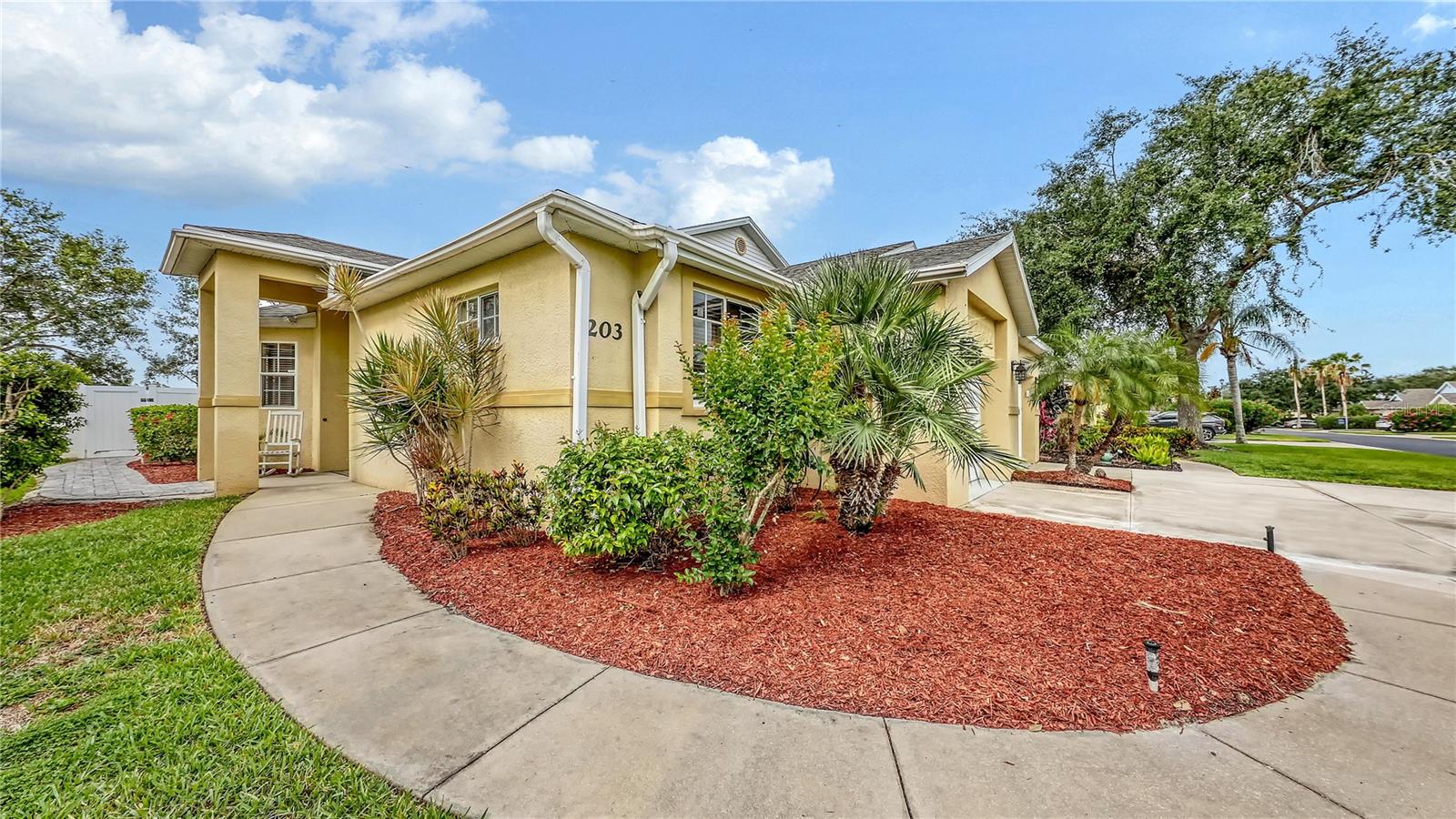 203 28TH STREET W
