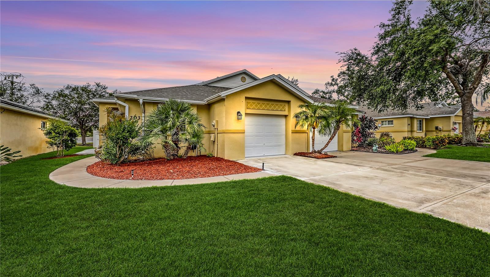 203 28TH STREET W