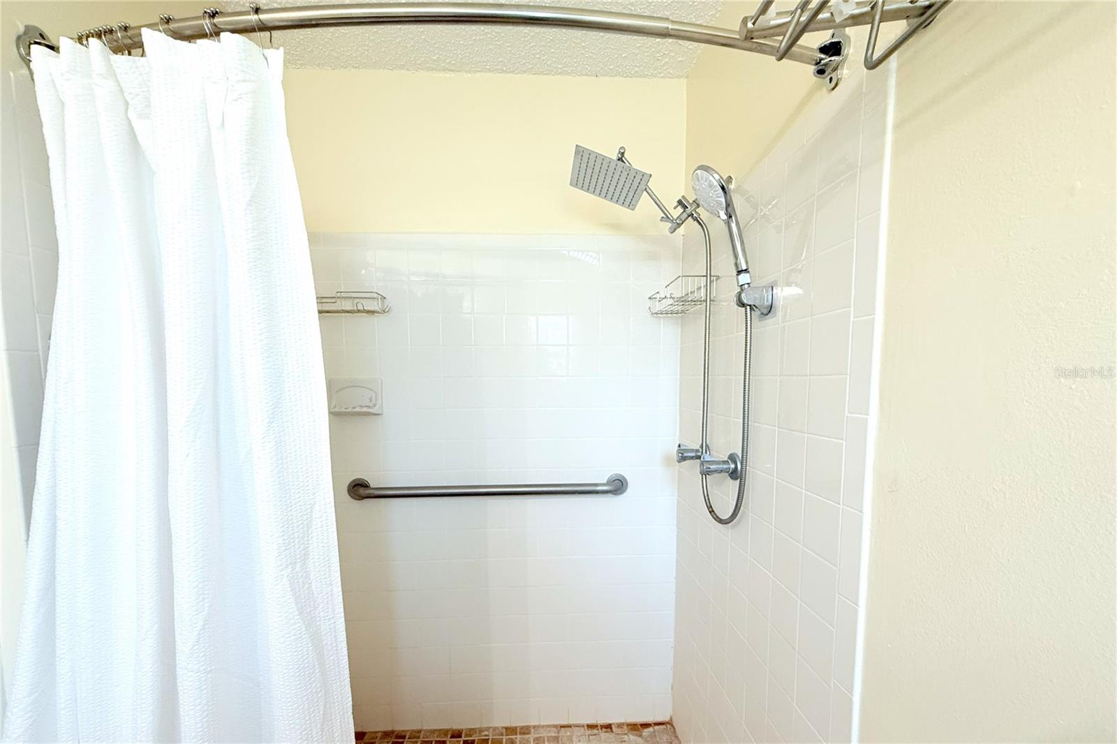 TAHITIAN DEV SUB - Residential