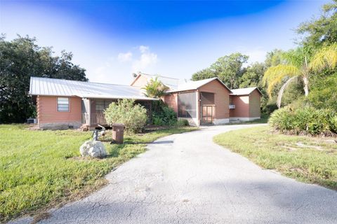 A home in LAKE WALES