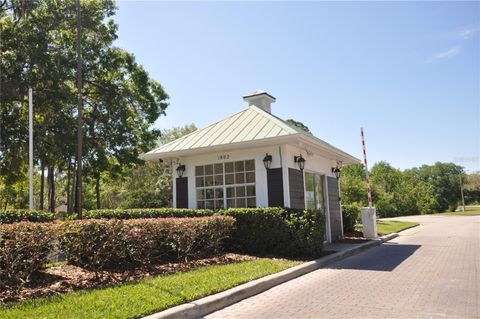 A home in PLANT CITY