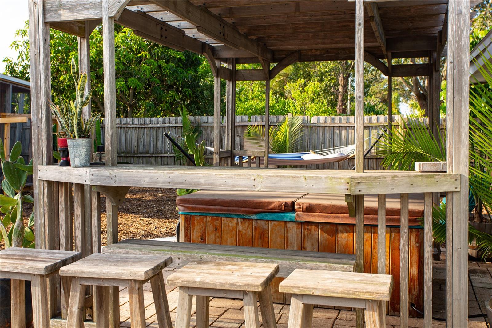 YELLOW BANKS GROVE 1ST ADD 16 - Residential