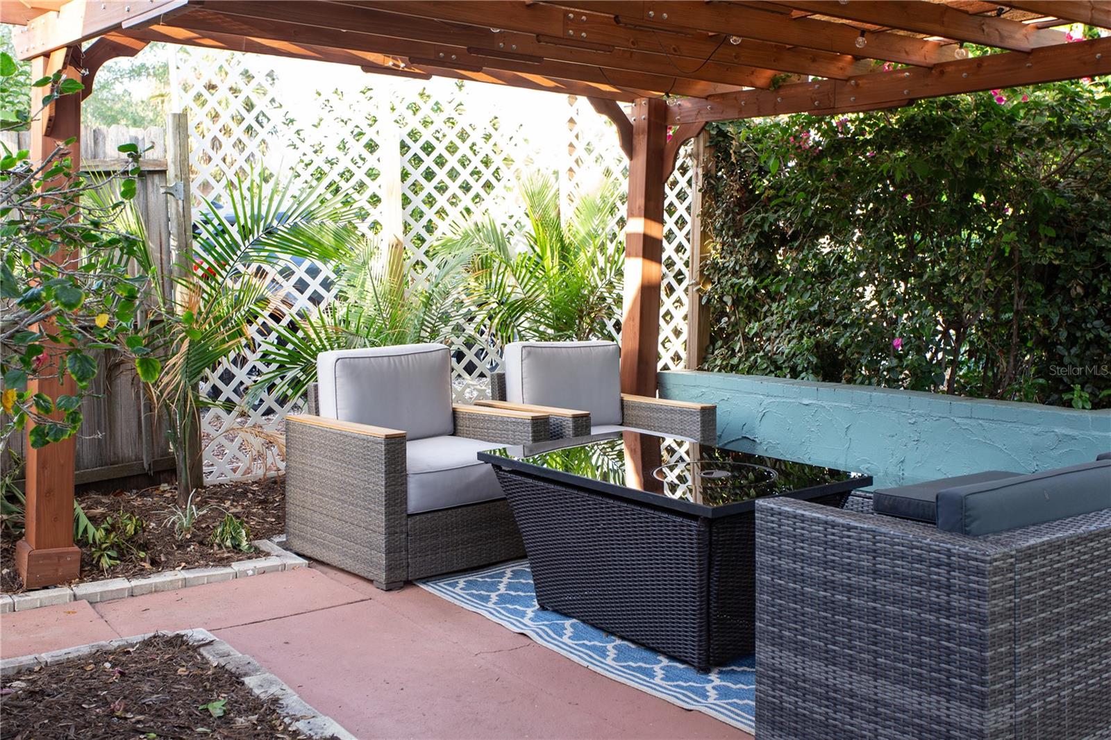 YELLOW BANKS GROVE 1ST ADD 16 - Residential