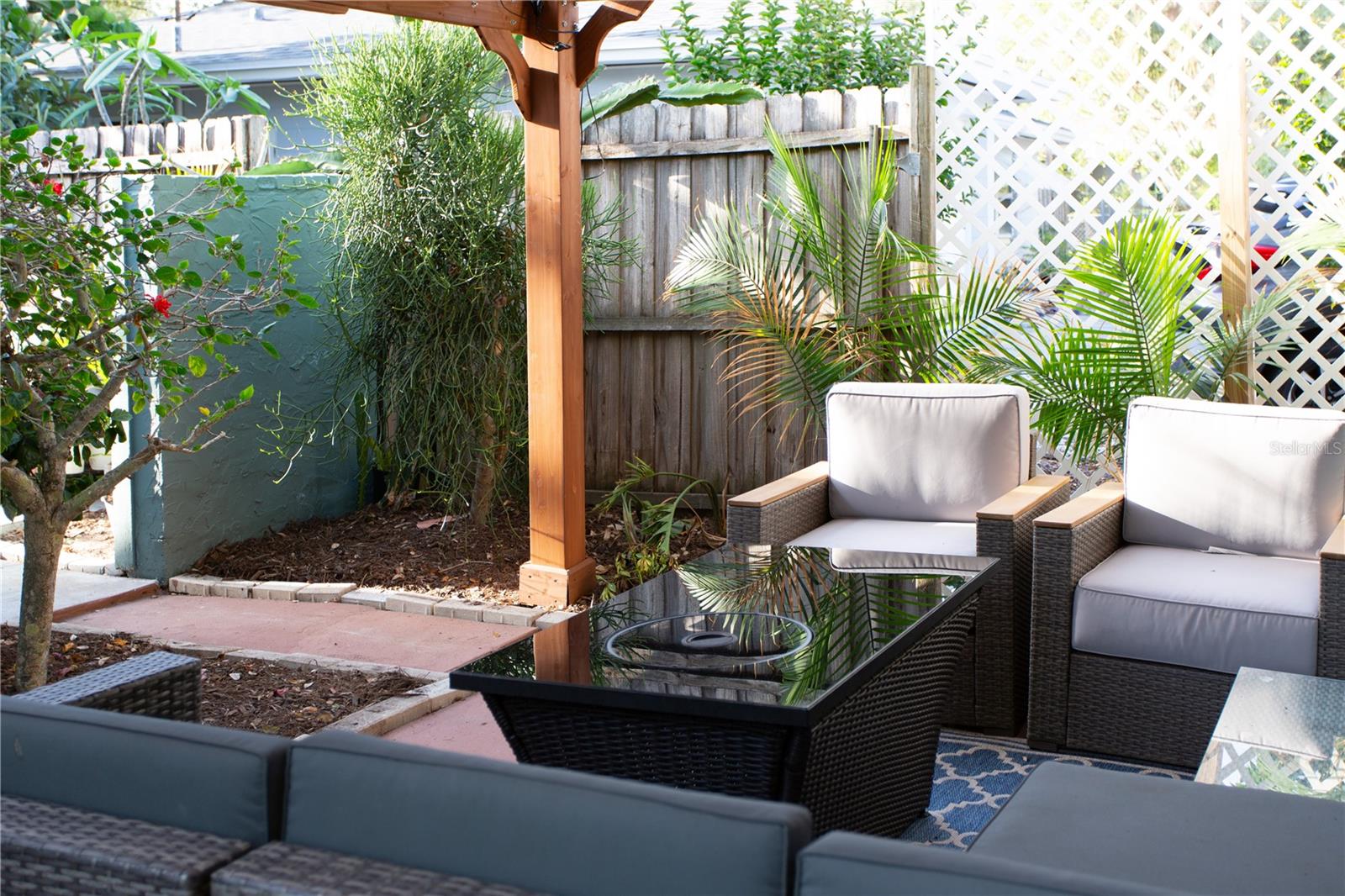 YELLOW BANKS GROVE 1ST ADD 16 - Residential