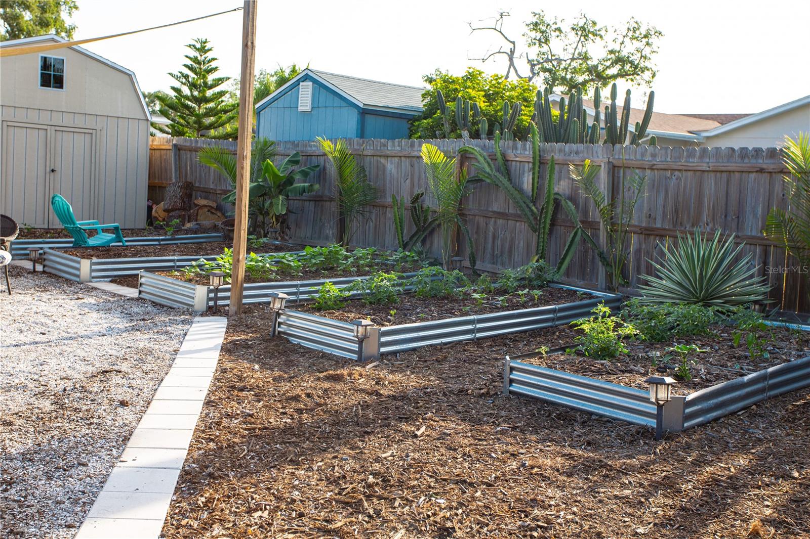 YELLOW BANKS GROVE 1ST ADD 16 - Residential