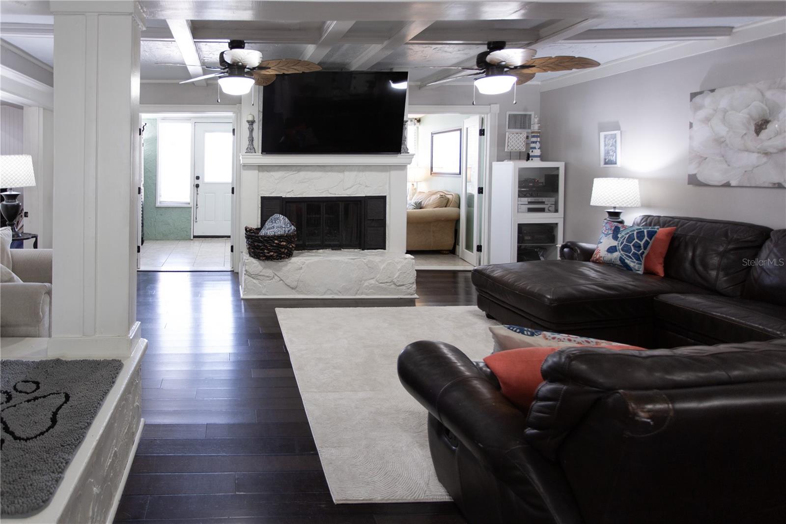 YELLOW BANKS GROVE 1ST ADD 16 - Residential