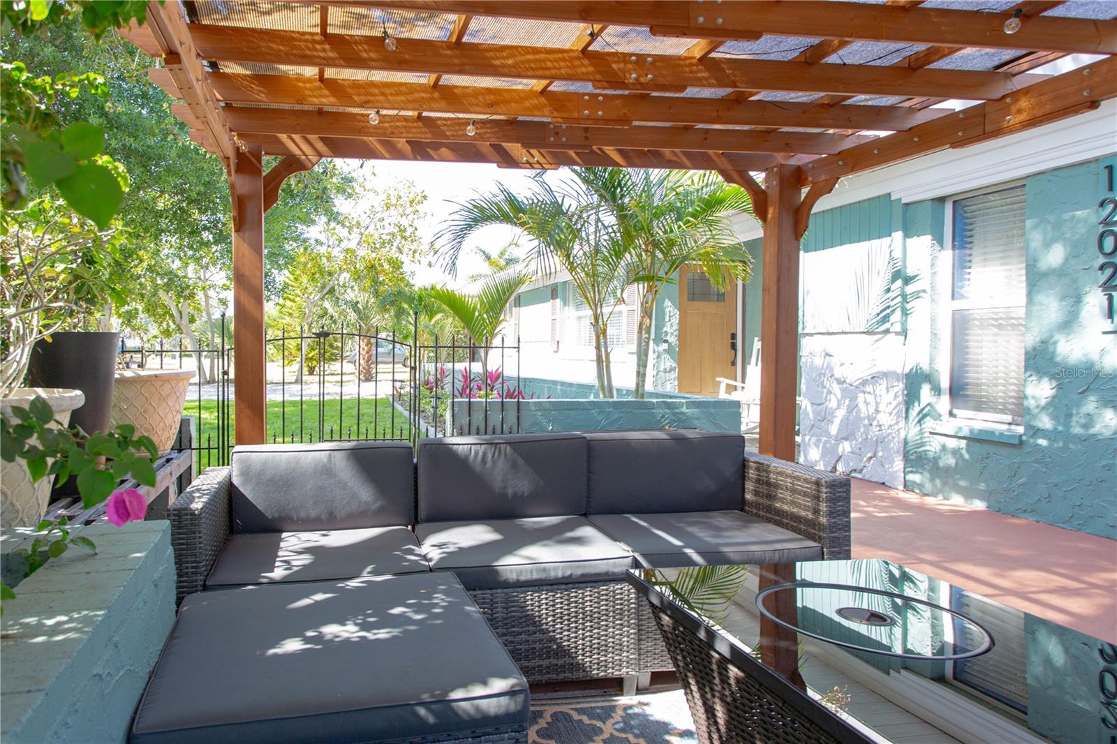 YELLOW BANKS GROVE 1ST ADD 16 - Residential