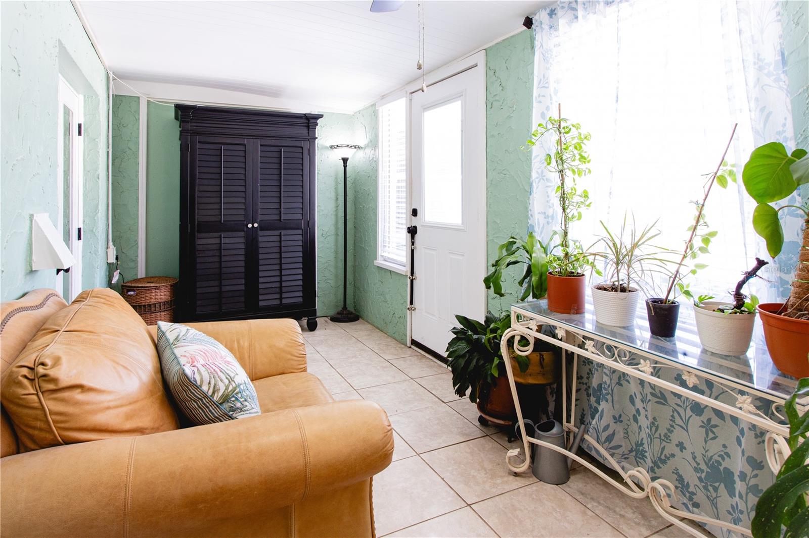 YELLOW BANKS GROVE 1ST ADD 16 - Residential