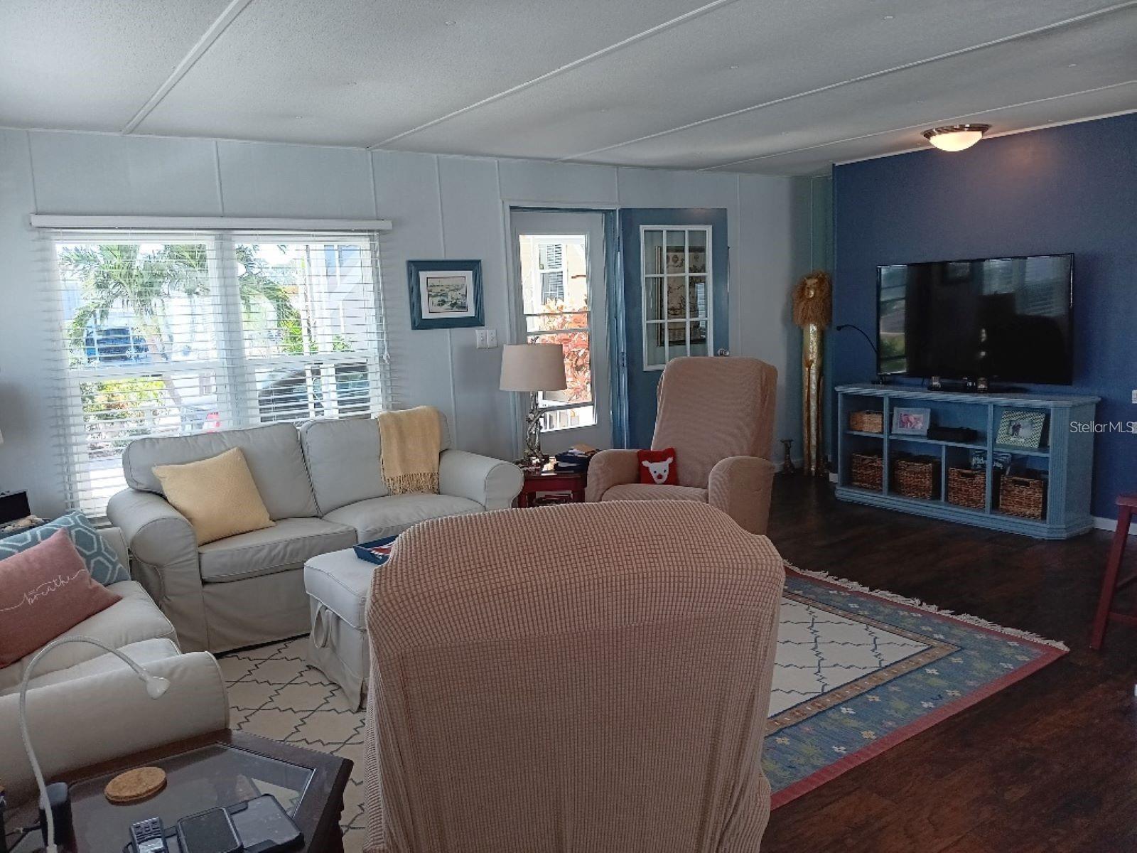 COUNTRY CLUB ESTATES - Residential