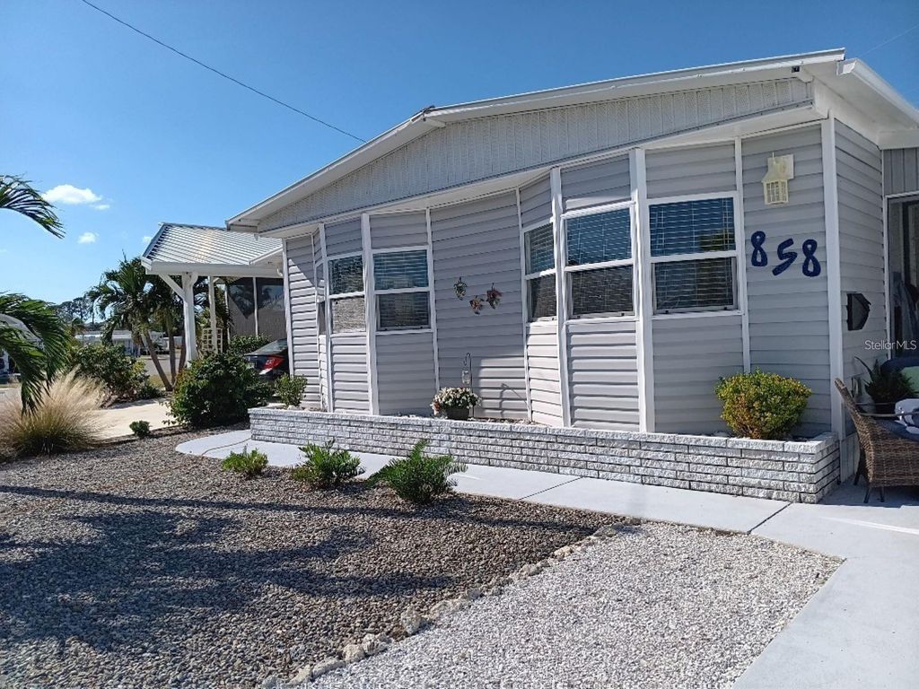 Photo of 858 S Green Circle, Venice, FL 34285 (MLS # N6141271)