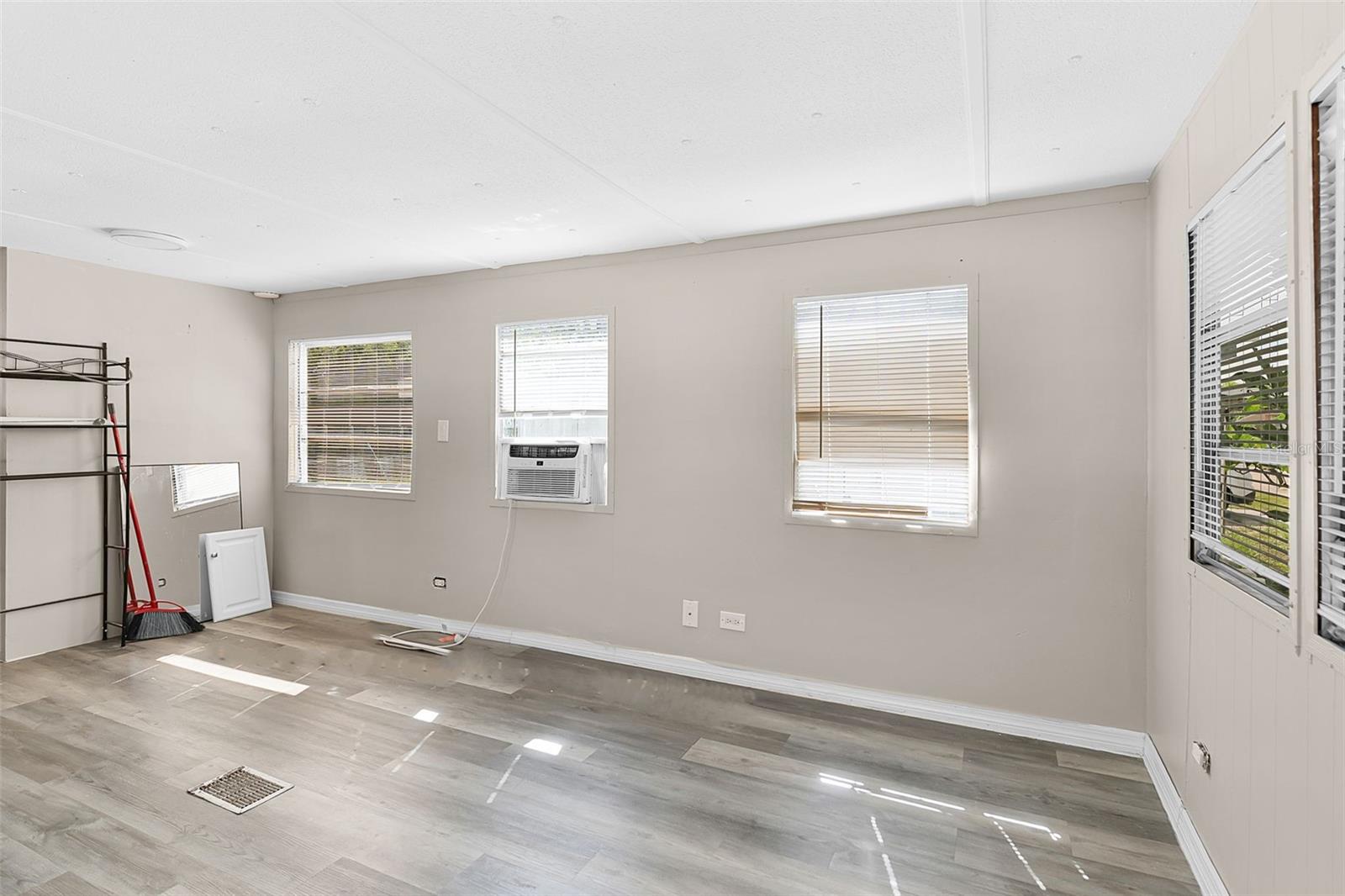 IDA LAKE SUB - Residential Lease