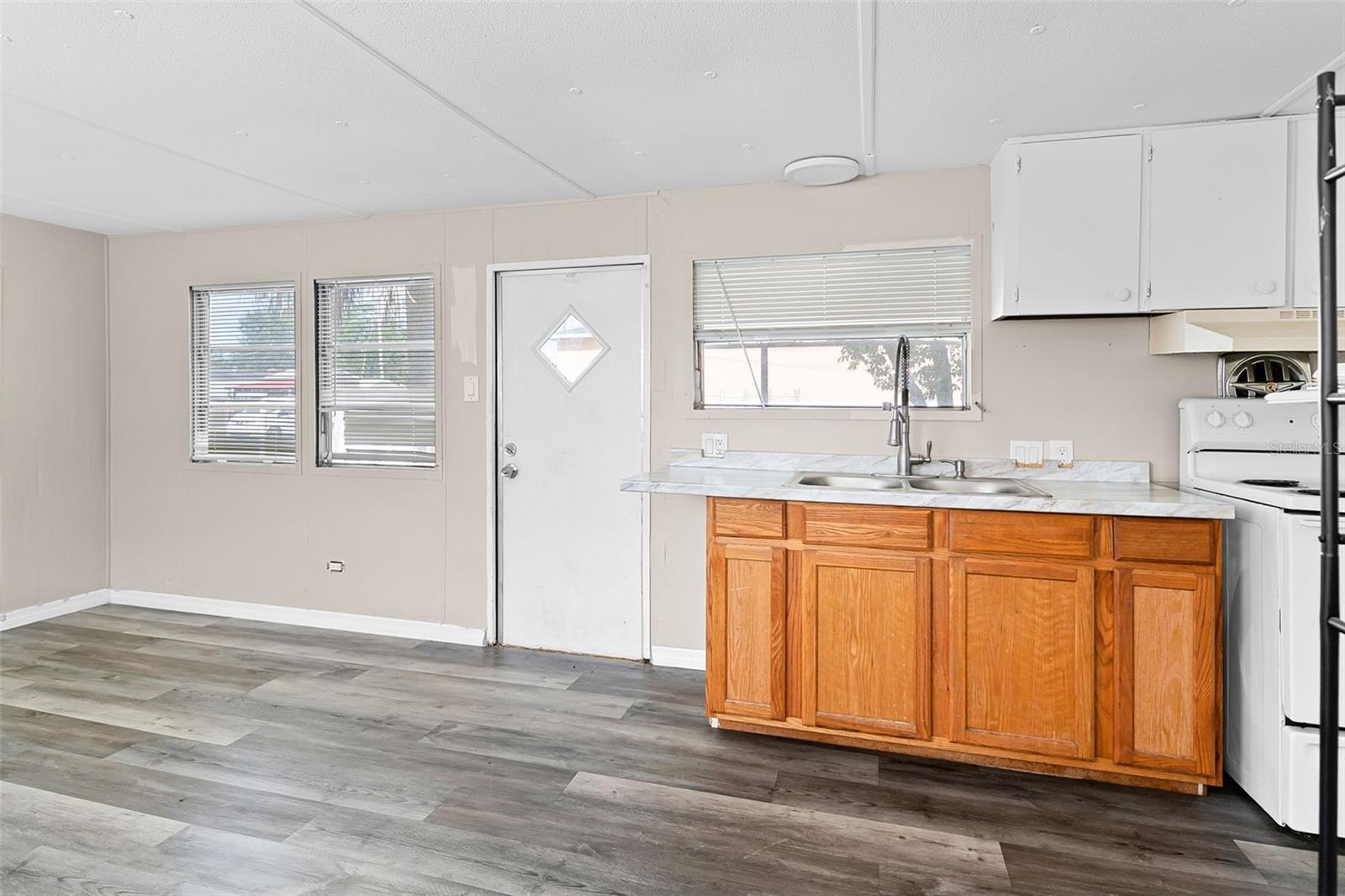 IDA LAKE SUB - Residential Lease