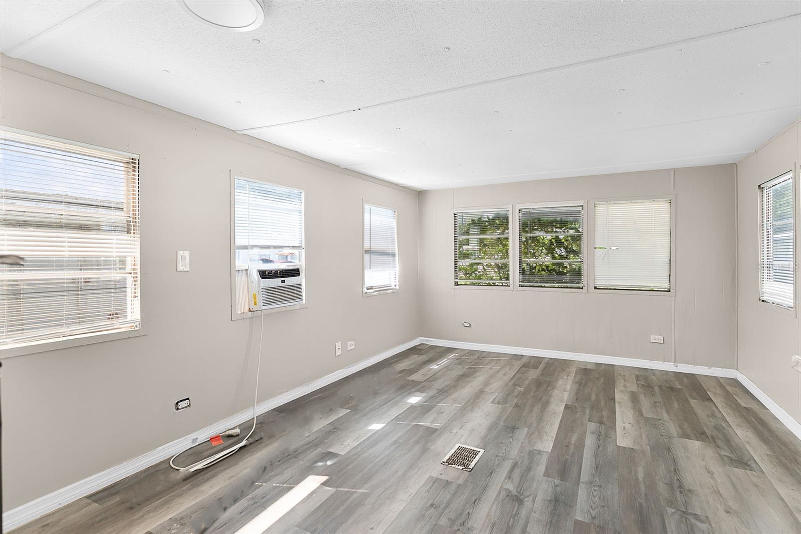 IDA LAKE SUB - Residential Lease