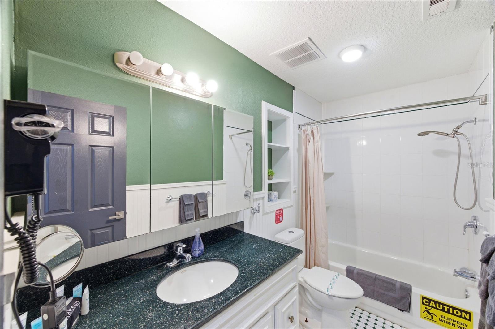 RUSTIC OAKS - Residential