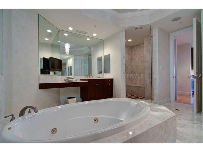 BEACH RESIDENCES - Residential