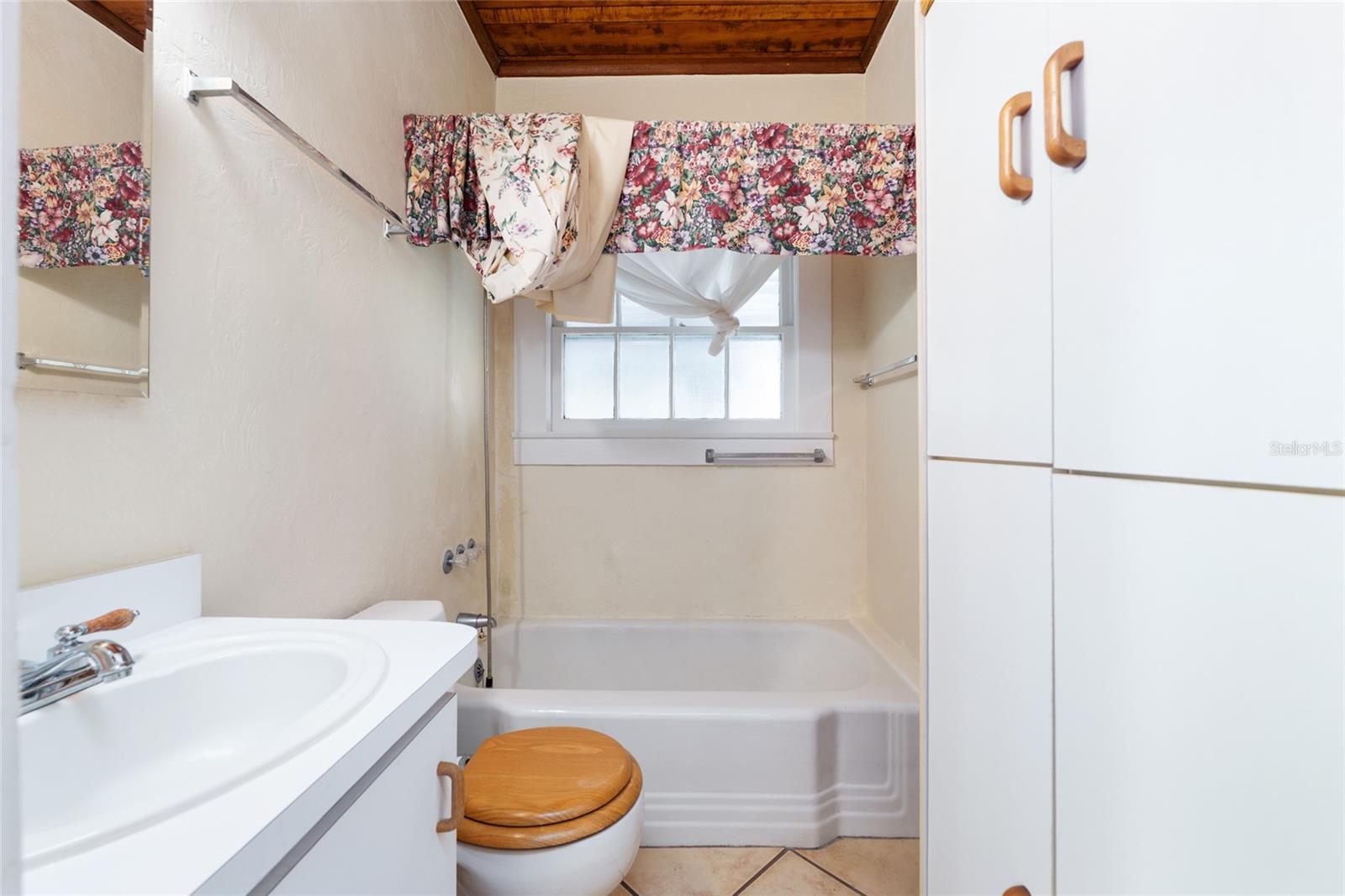 SUNSET HARBOR - Residential