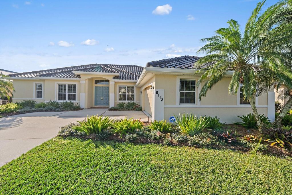 Photo of 6112 Saddlehorn Avenue, Sarasota, FL 34243 (MLS # A4678646)