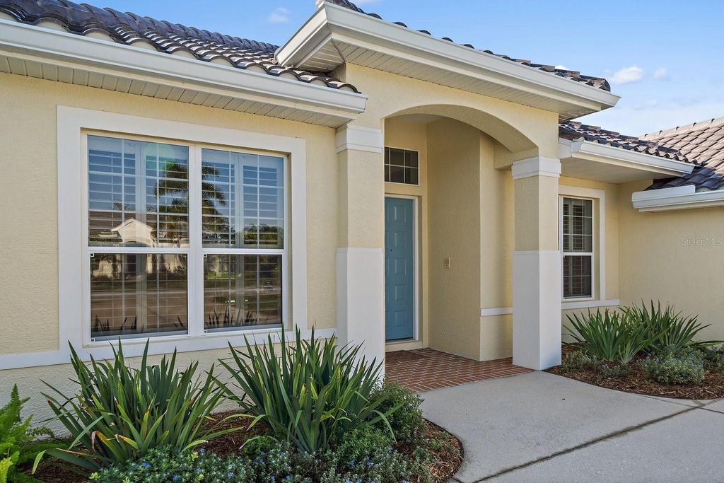 Photo of 6112 Saddlehorn Avenue, Sarasota, FL 34243 (MLS # A4678646)