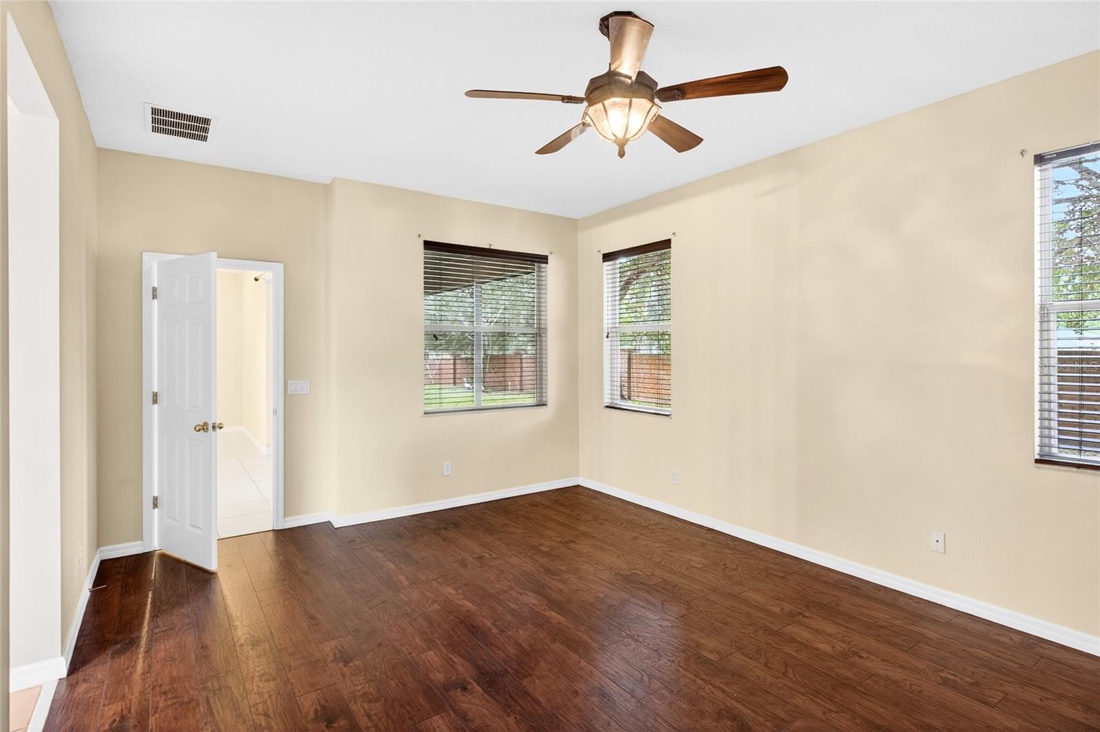 KENSINGTON MANOR L & O - Residential Lease