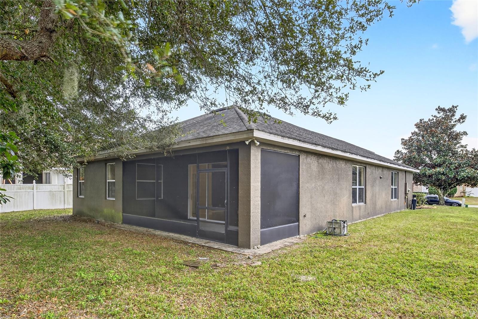 KENSINGTON MANOR L & O - Residential Lease