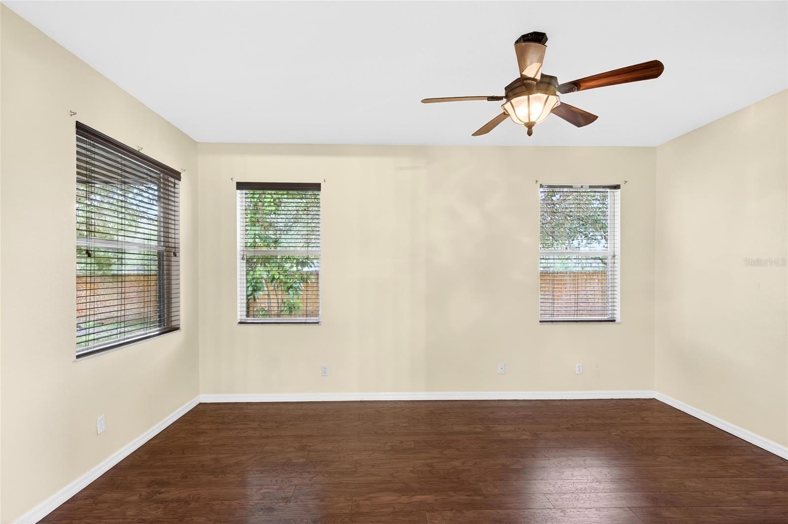 KENSINGTON MANOR L & O - Residential Lease